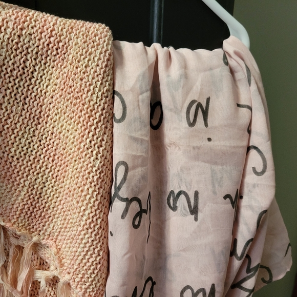 Scarves bundle.  And so many.  13 scarves total all in excellent condition. - Picture 8 of 9